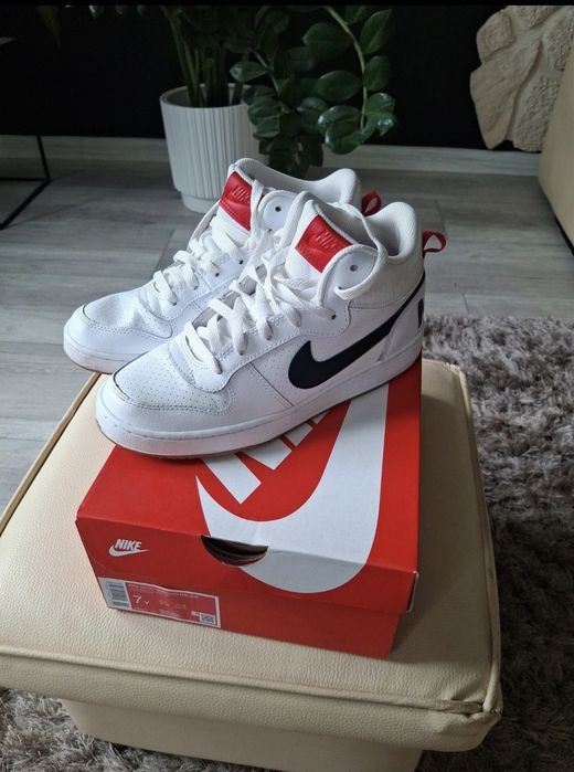 B.uty Nike Court Borough Mid