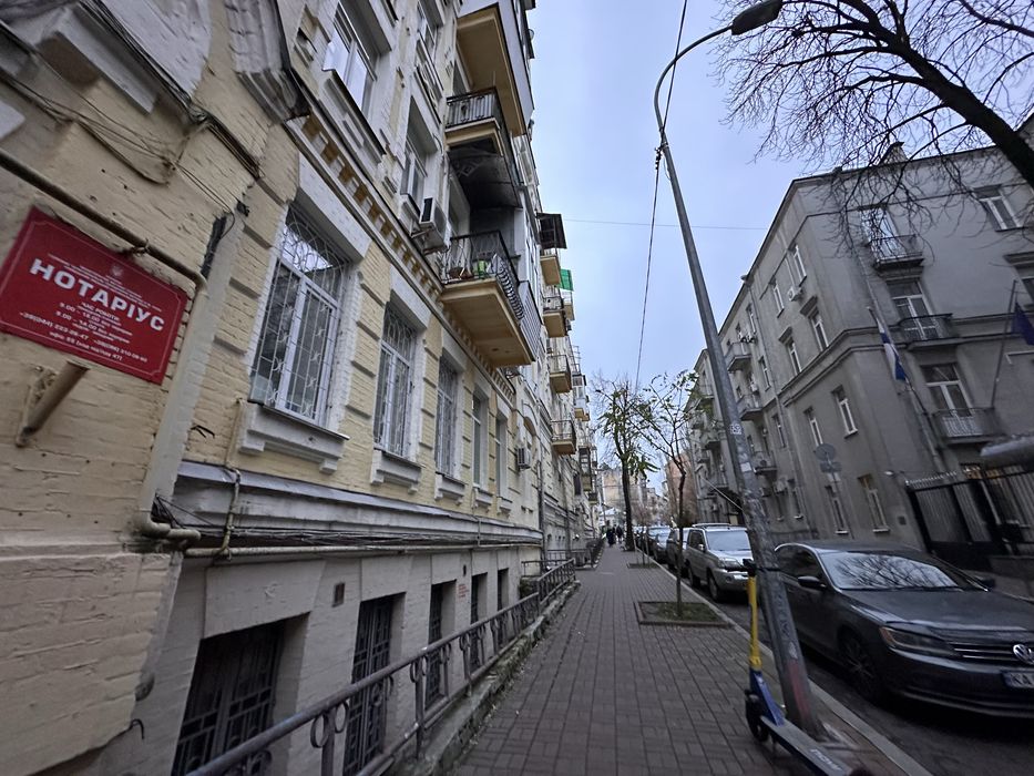 Стрілецька 6/7, метро Золоті ворота. Центр, 1к кв.