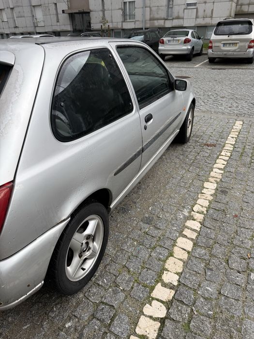 Carro ford fiesta 98