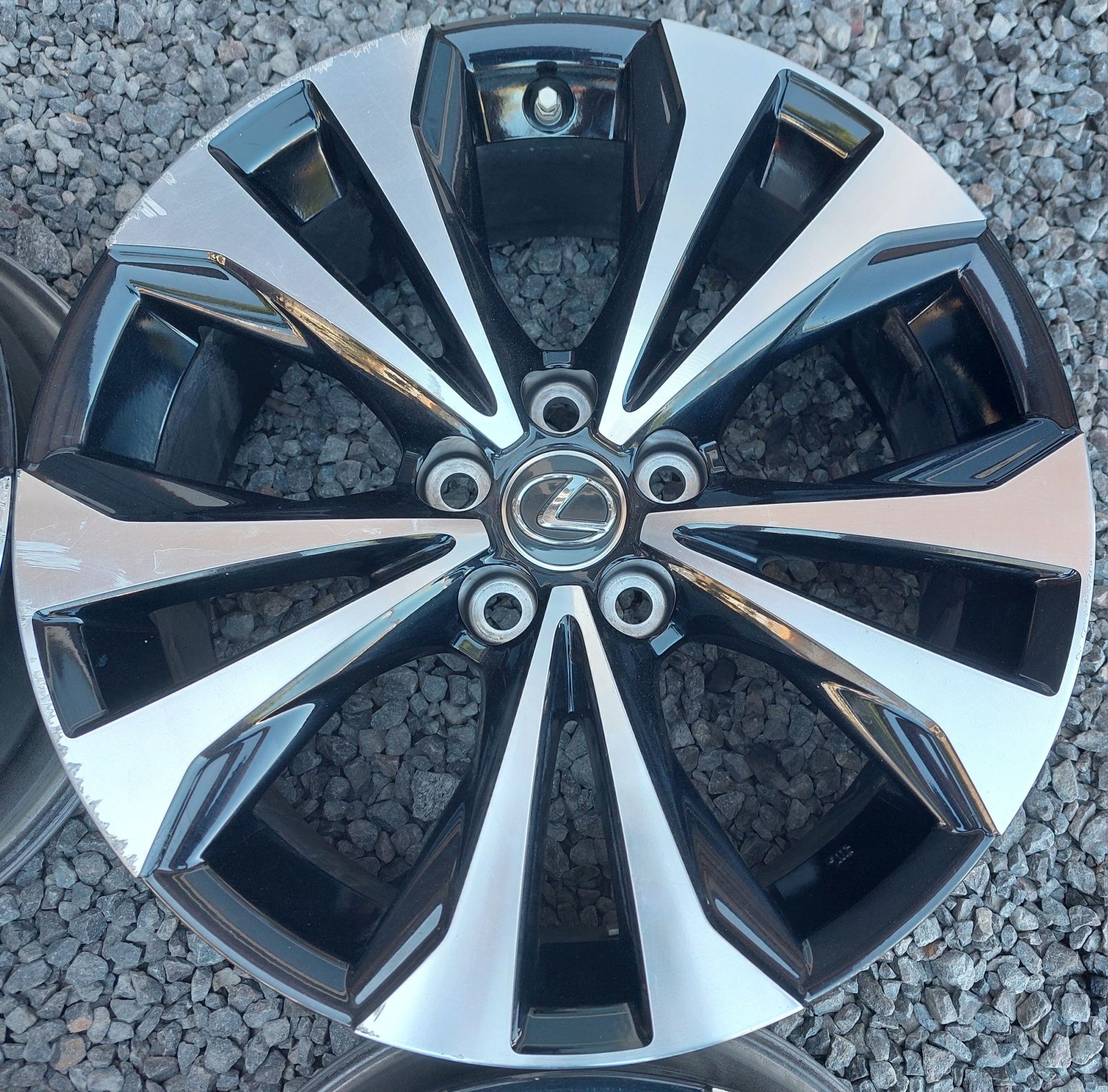 5 114,3 R18 lexus IS FX