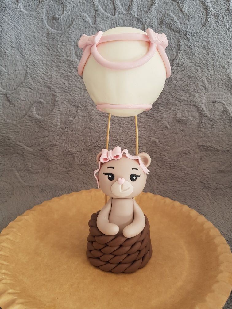 Figurka na tort misia z balonem