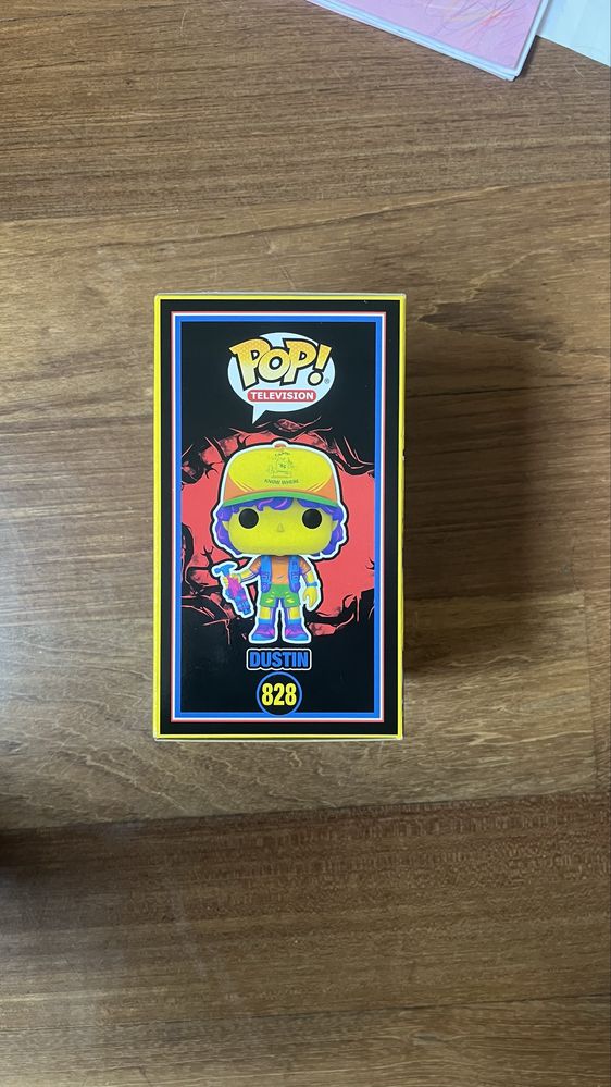 pop figure dustin stranger things edição limitada  828