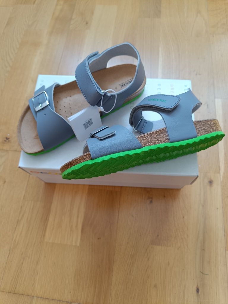 Nowe sandały Geox J Ghita w rozmiarze 33