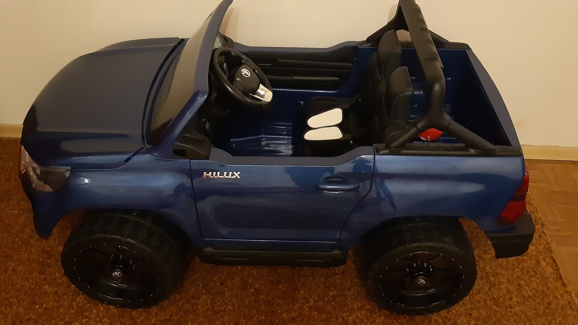 Дитячий електромобіль на аккумуляторі Toyota Hilux 4919