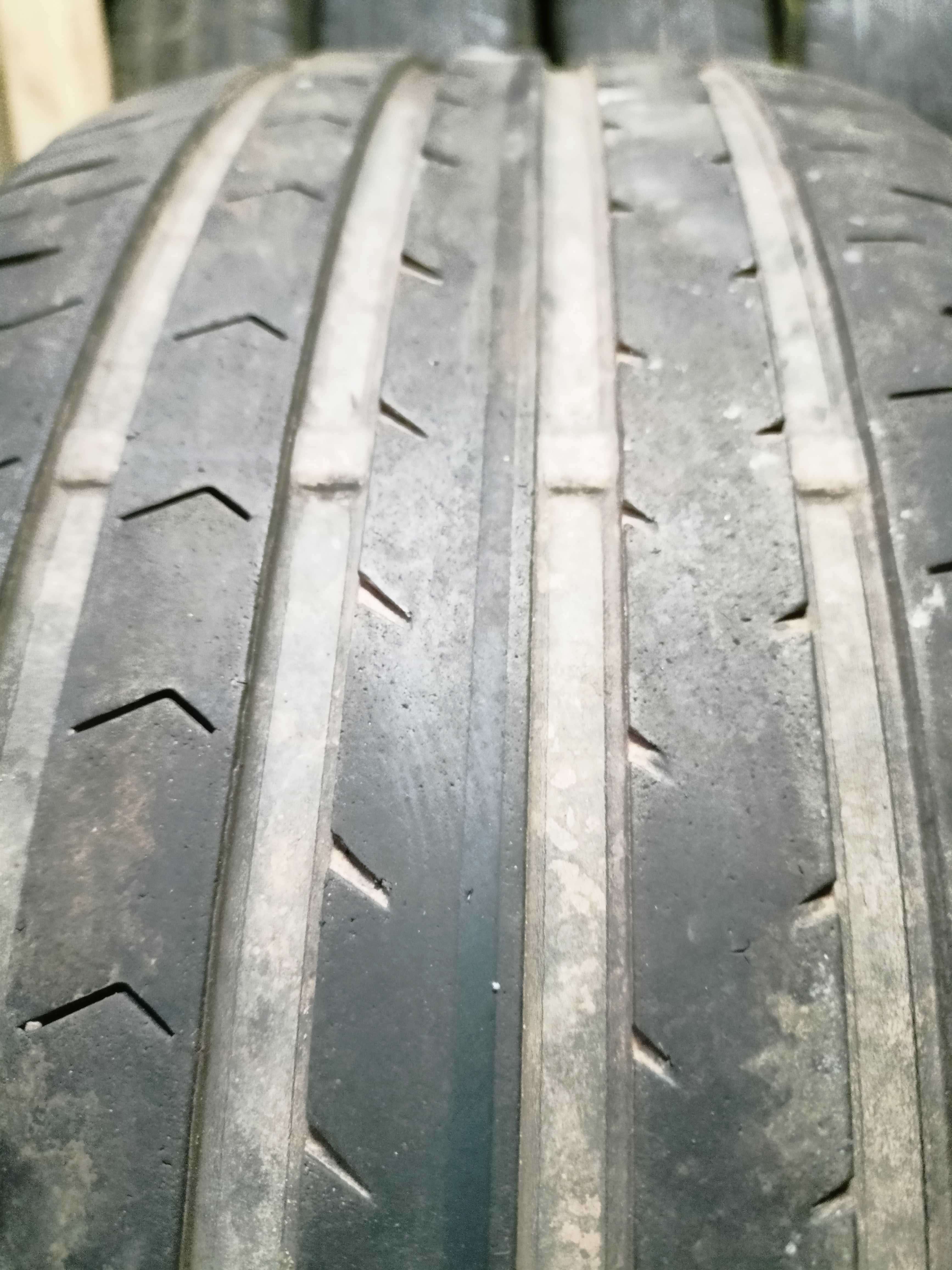 Opony letnie Continental 215/55R17 w bardzo dobrym stanie