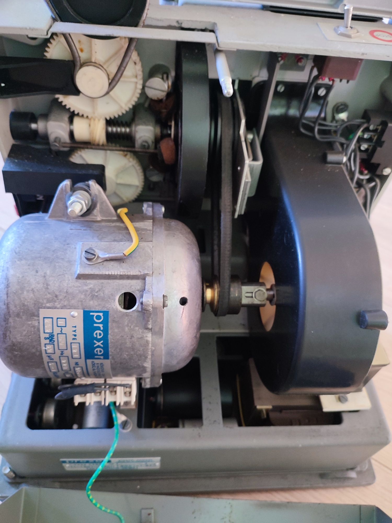 Zabytkowy projektor filmowy prexer AP-28T