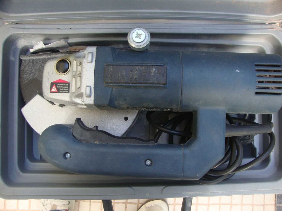 Máquina para abertura de roços em paredes Fermi 2200W de dois discos