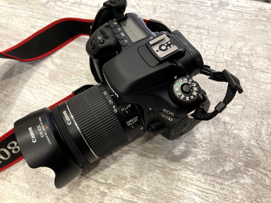 Дзеркальний фотоапарат Canon EOS 80D kit (18-55mm) IS STM + додатки