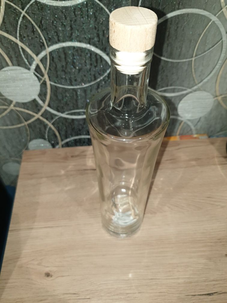 Karafka na wino, whiskey, 750ml szklana.