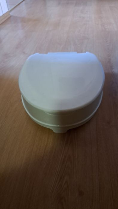 Nakładka na toaletę dla osoby dorosłej.