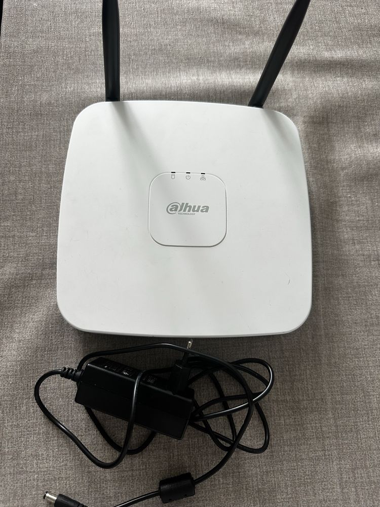 Сетевой IP-видеорегистратор Dahua DH-NVR4104-W (WiFi)