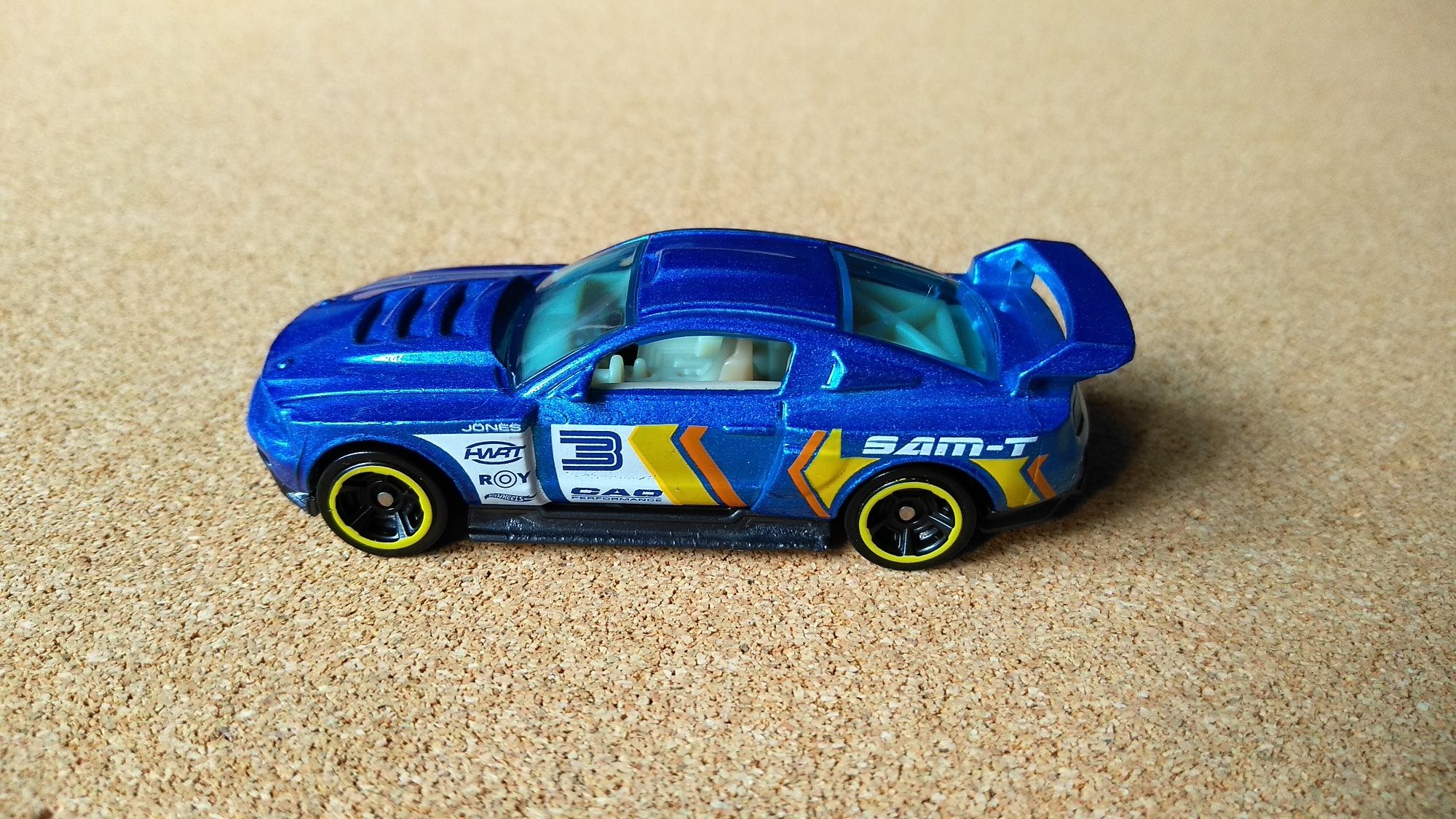 Hot Wheels Custom '12 Ford Mustang