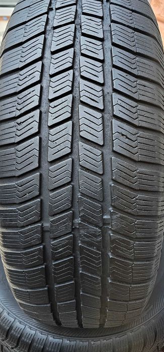 Продам комплект зимових шин 235 /65 R17 Barum