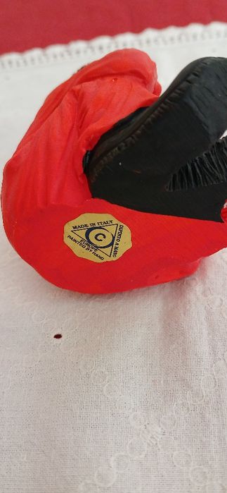 Estatueta pintada á mão