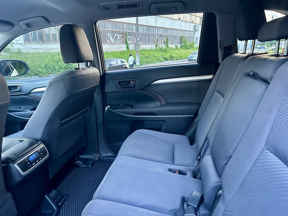Toyota Highlander (можливий обмін на квартиру)