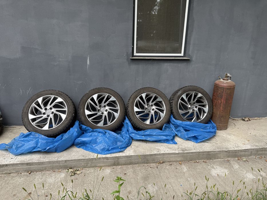 Рідні Диски Hyundai Tucson з гумою Nokian