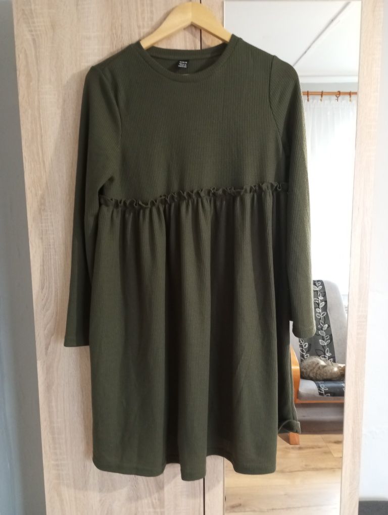 Śliczna sukienka khaki