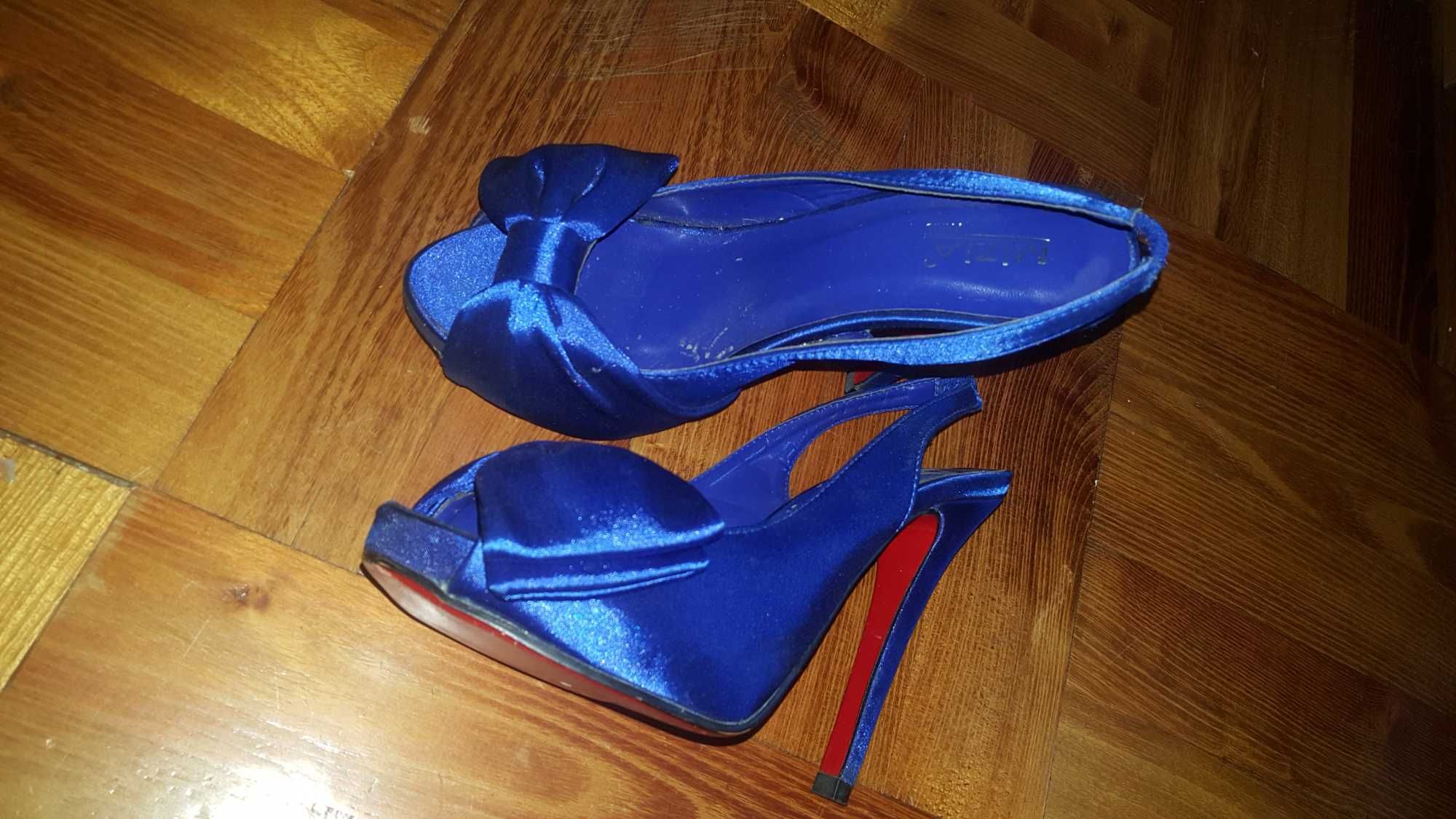 Śliczne szpilki niebieskie