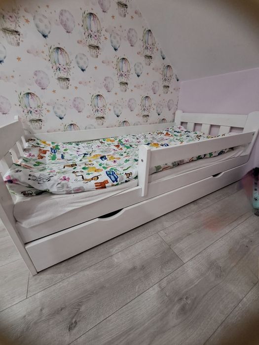 Łóżko dzieciece z barierką
