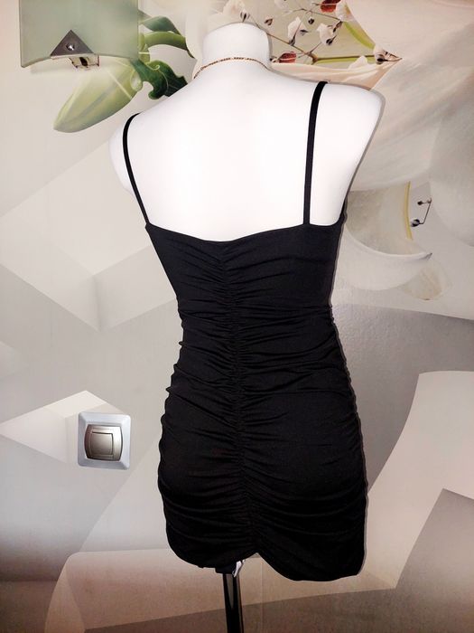 Sukienka mini czarna z wycięciami rozmiar S Nowa