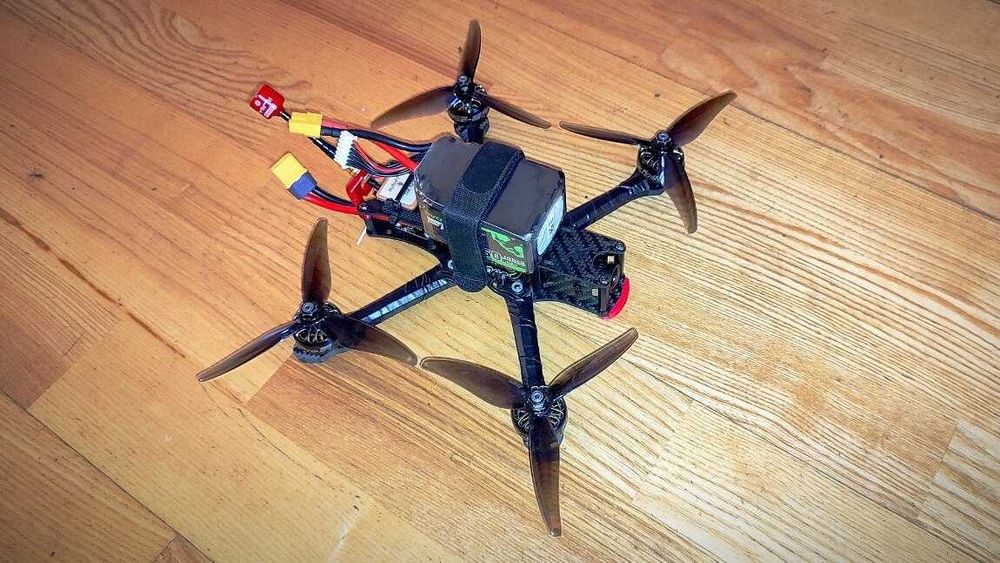 FPV-дрон 5 дюймів ELRS (дрон, очки, апаратура, батареї, зарядка, кейс)