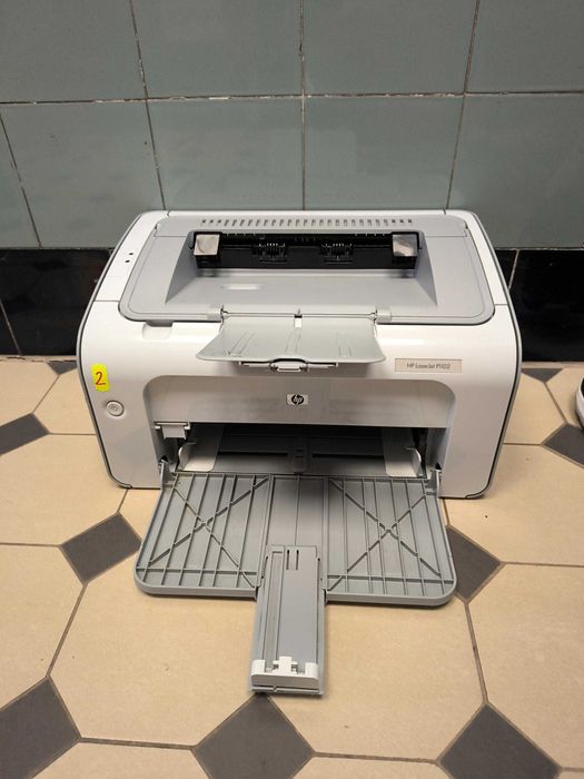 Drukarka HP LaserJet P1102 – sprawna, brak tonera Drukarka 2