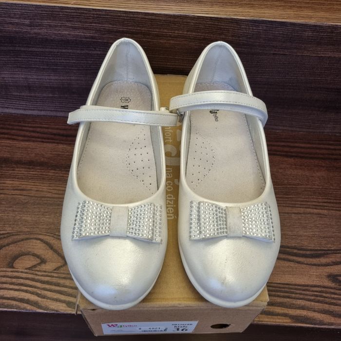 Buty białe, eleganckie, komunijne dla dziewczynki rozmiar 36 Wojtyłko