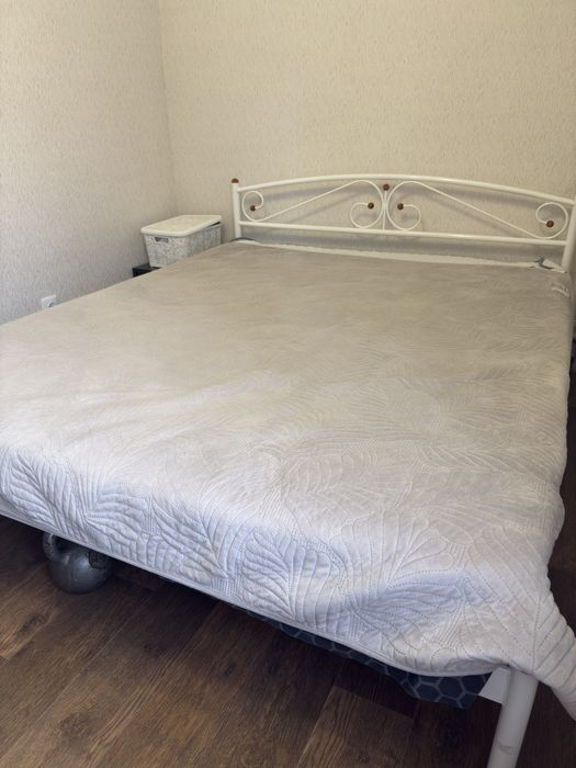 Кровать двухспальная