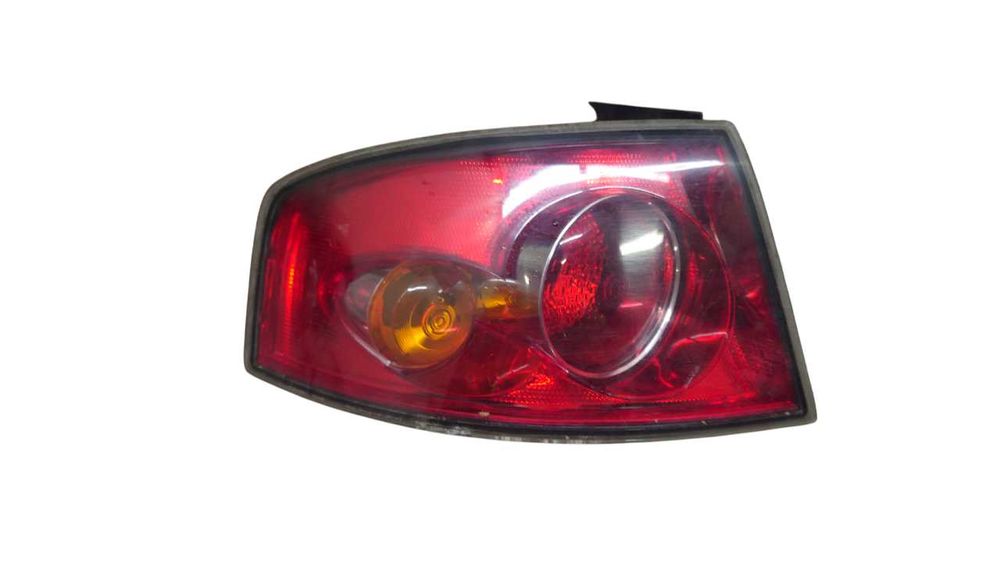 Seat Ibiza 3 III Hatchback Lampa Lewy Tył Lewa Tylna W Błotnik
