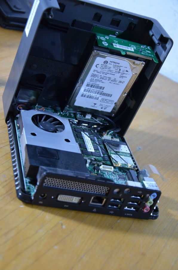 Komputer Fujitsu MPC-D1001 mały i cichy