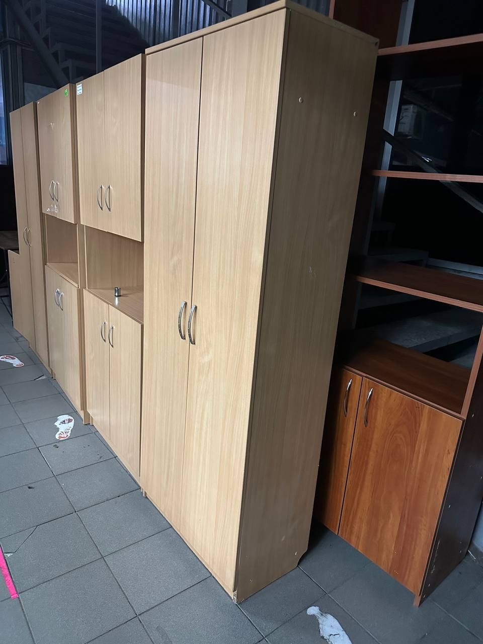РОЗПРОДАЖ МЕБЛІВ,стільці, крісла,тумби,комоди,шафи,столи,лофт,кутові,