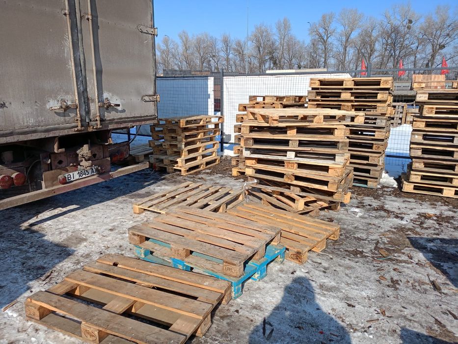 Піддони дерев'яні  б/в з доставкою Кривий Ріг