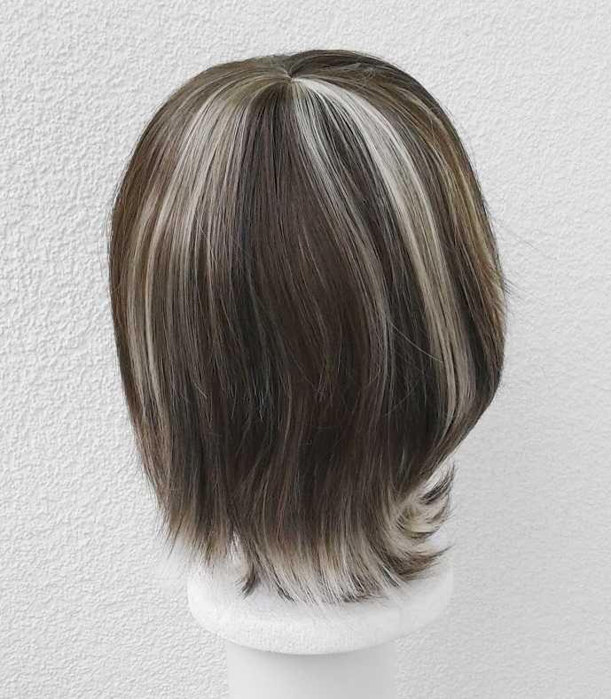 Promocja Brązowa krótka peruka z blond pasemkami cosplay wig z grzywką