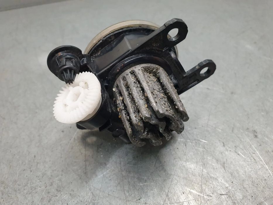 Farol nevoeiro frente esquerdo FORD Kuga III (DFK)