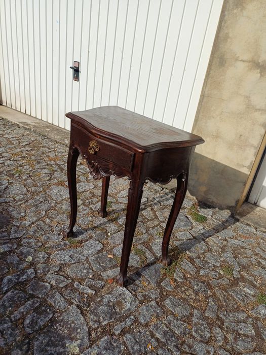 Mesinhas de cabeceira clássicas