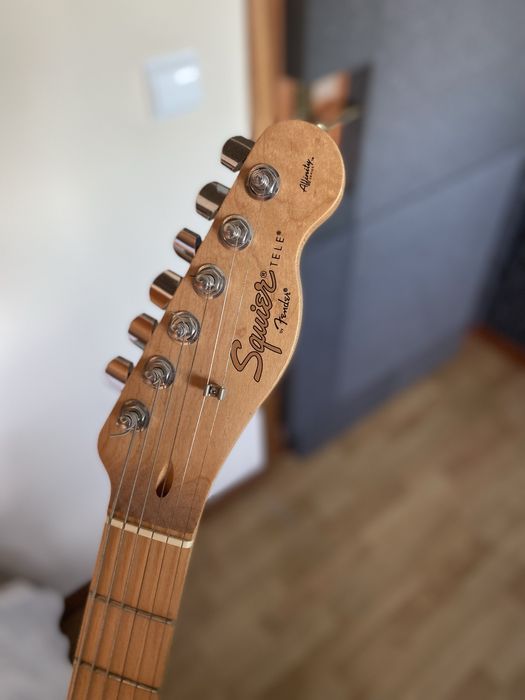 Squier Telecaster + Amplifcador Kustom Dart 10FX + Acessórios