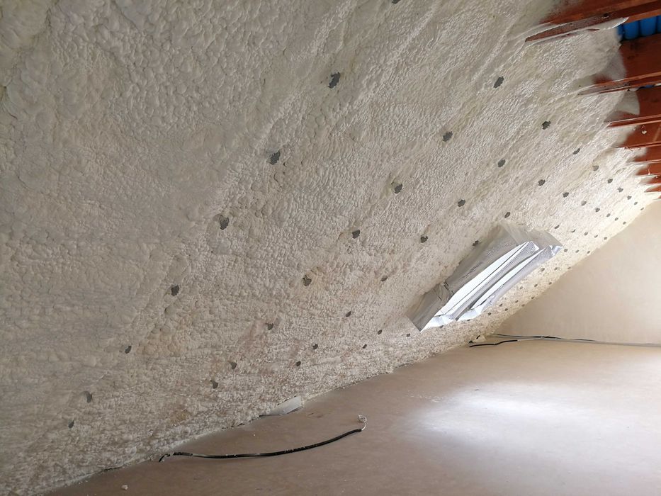 Ocieplenie domu PIANA PUR, natrysk, izolacja, ocieplenie poddasza