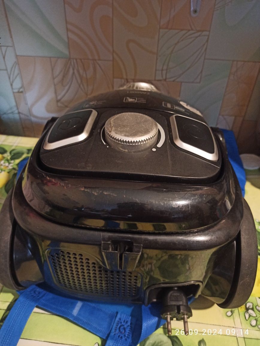 Продам нерабочий пылесос ровента rowenta RO5295R1