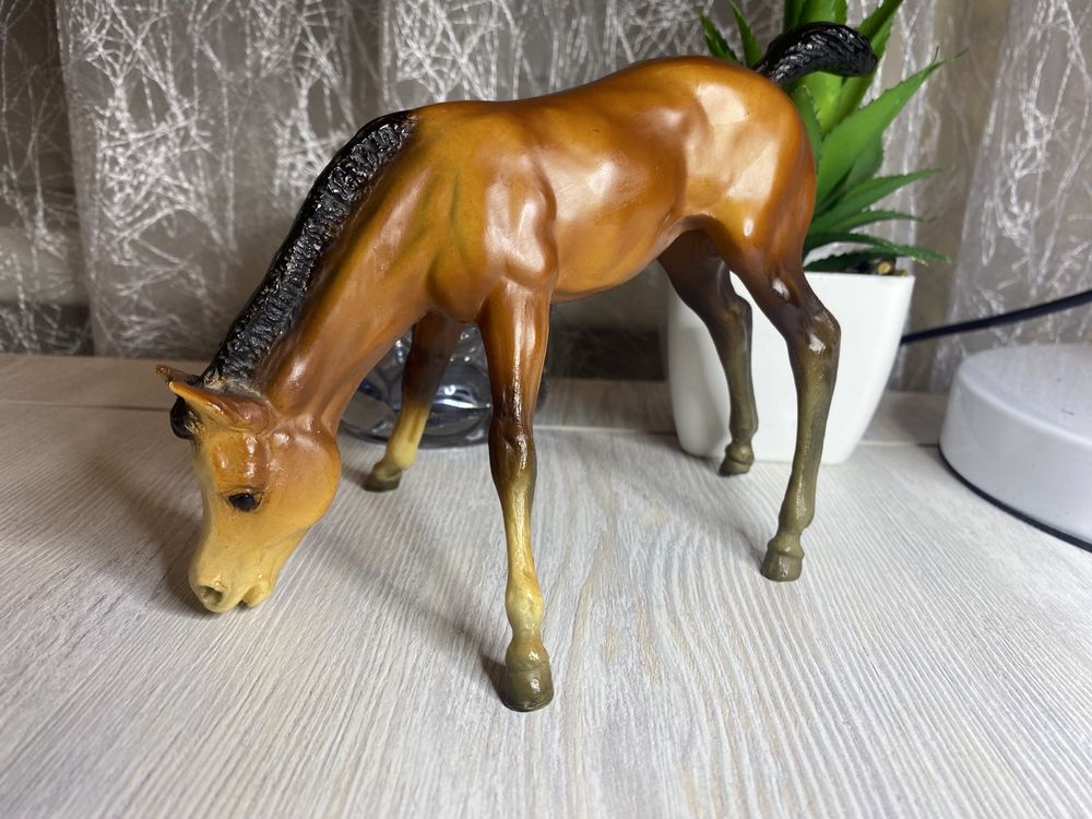 Фигурка крупный жеребенок breyer trad