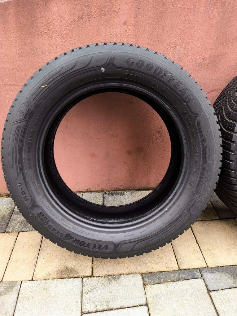 Opony całoroczne Goodyear 225 55 r17c