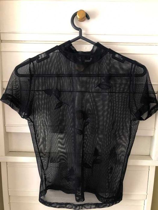 Blusa de renda transparente