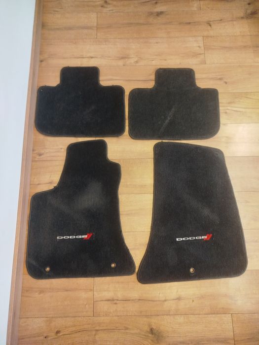 Dywaniki do dodge charger 11-14 rok  Pod nogi czarne Sygnowane DODGE