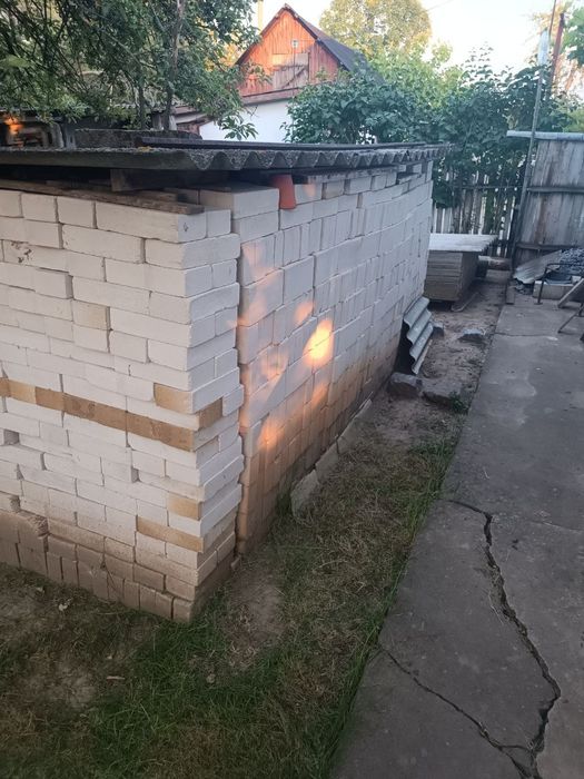 Продам білу силікатну цеглу