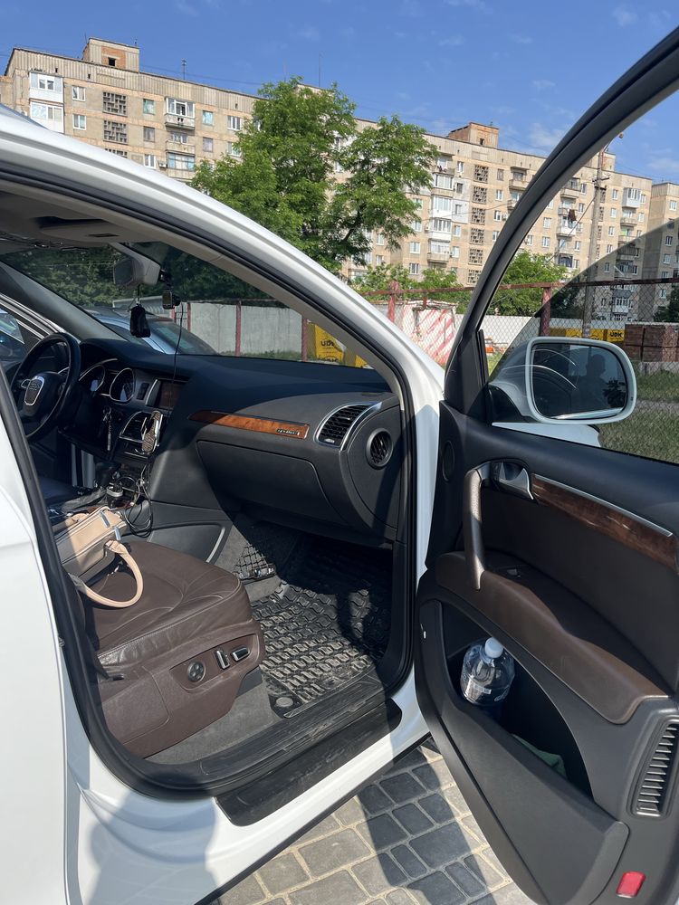 Продам Audi Q7 2011 року
