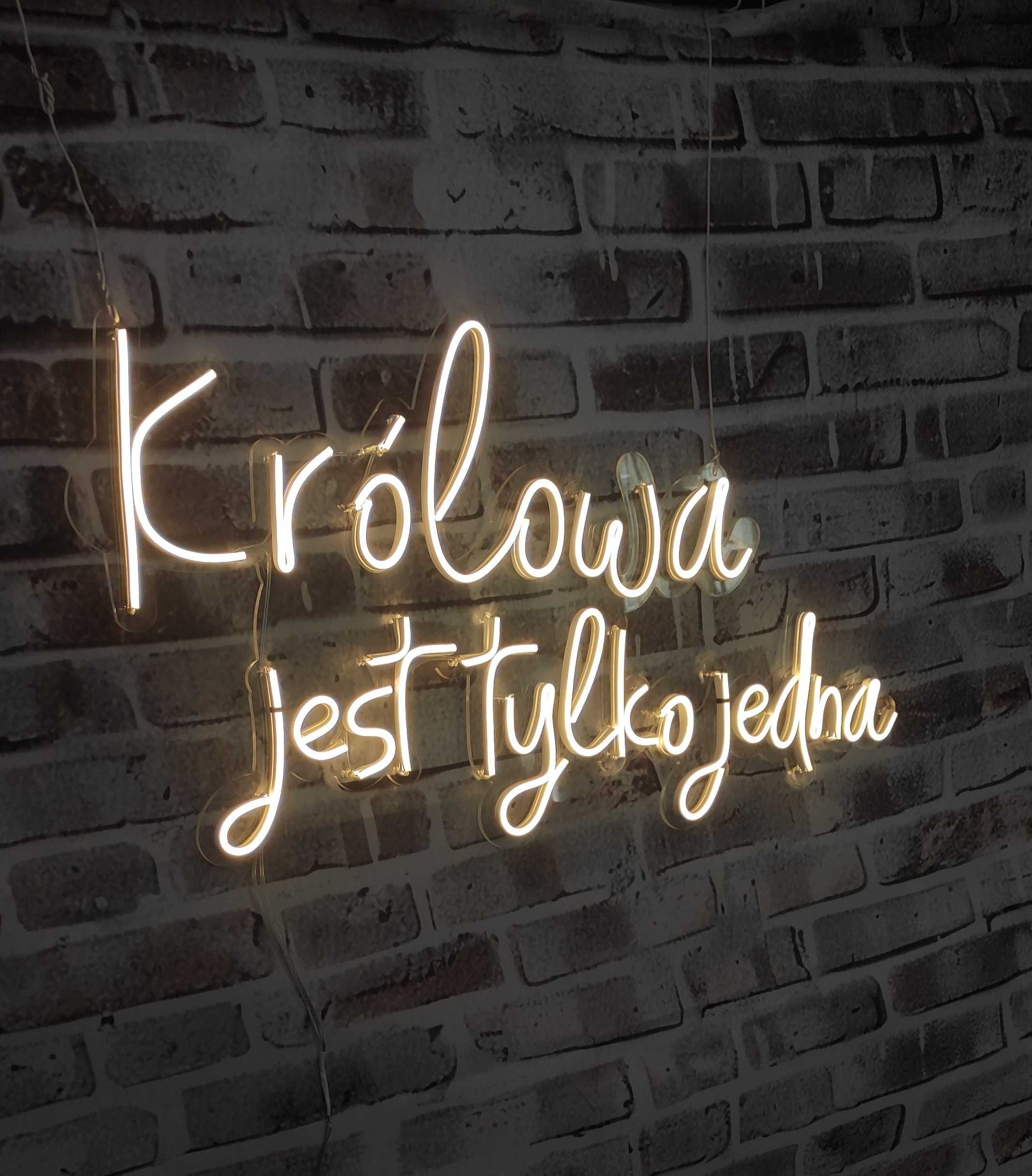 neon, Królowa jest tylko jedna