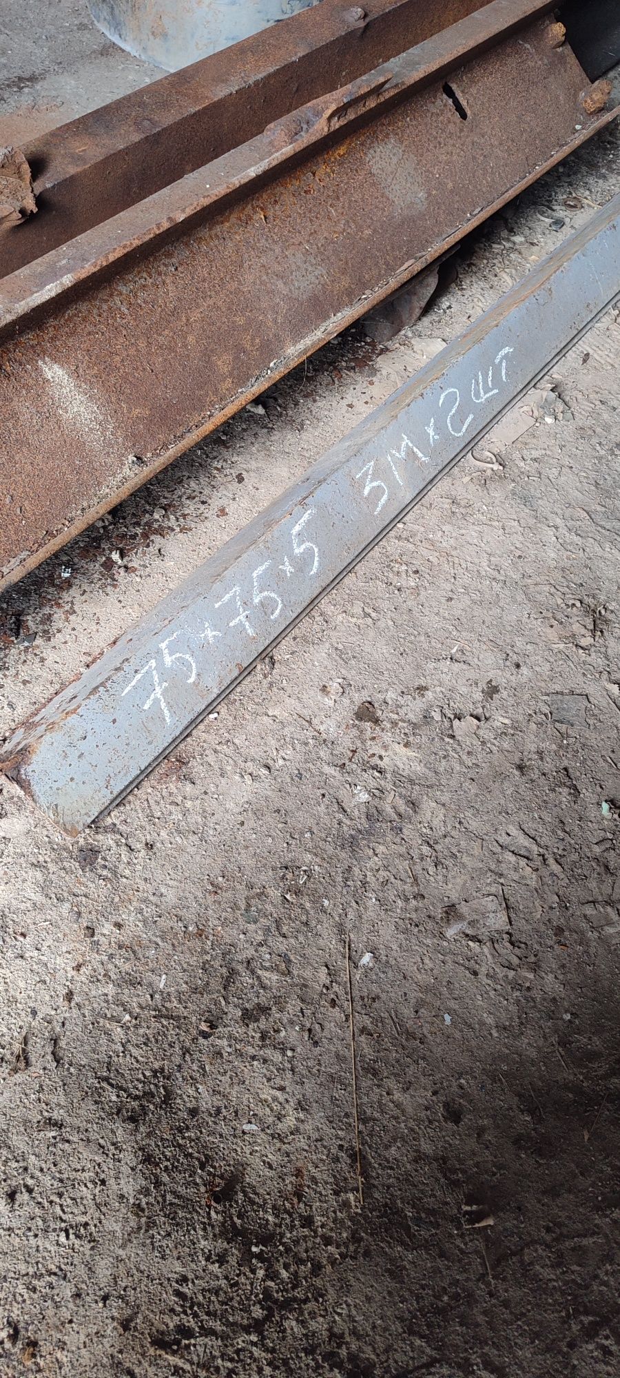 Продам уголок 75