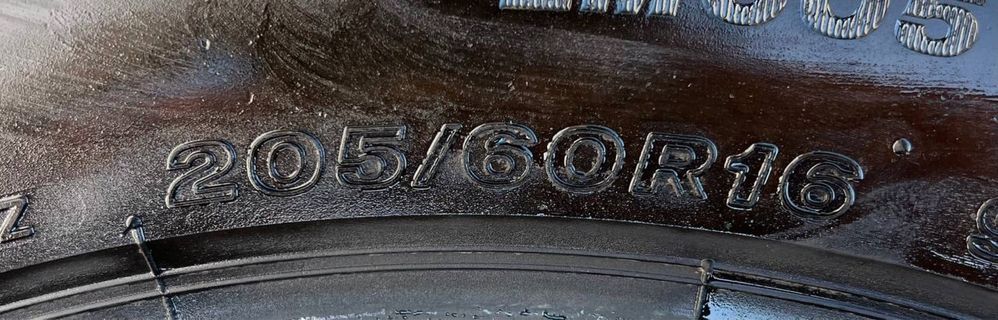 Шины б у 205/60R16 BRIDGESTONE BLIZZAK LM 005 зима