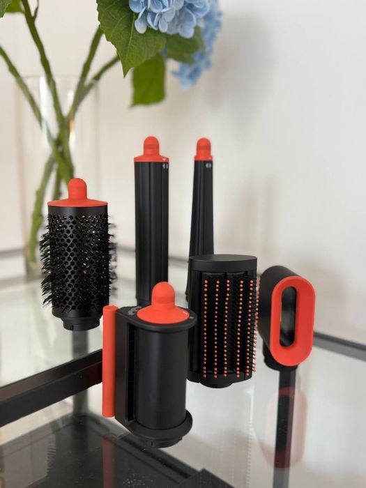 Стайлер для волосся з насадками у стилі Dyson