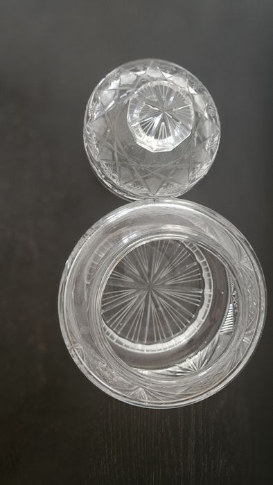 Kruształowe naczynie z pokrywką PRL