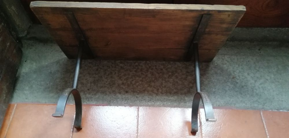 Mesa rustica antiga